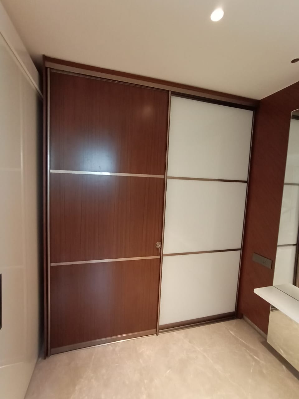 lowest-price-lacquer-glass-wardrobe-designs-in-gurgaon-gurugram-best-price-cheapest-price-glass-wardrobe-gurgaon-india